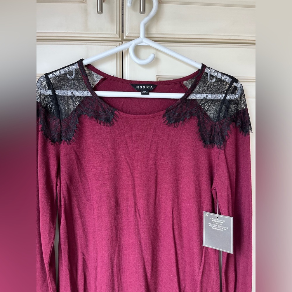 🍓 NWT Jessica long sleeve jersey top with lace details. Size medium.